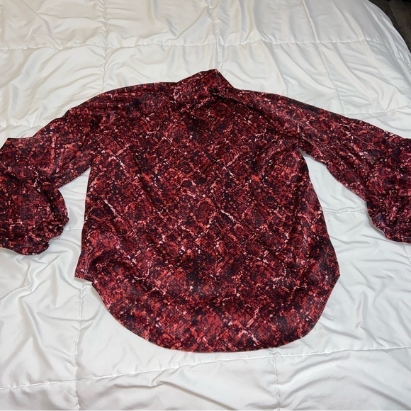 Kaari Blue charmeuse blouse with neck tie. Black / deep red snake print Size Med - Picture 6 of 7